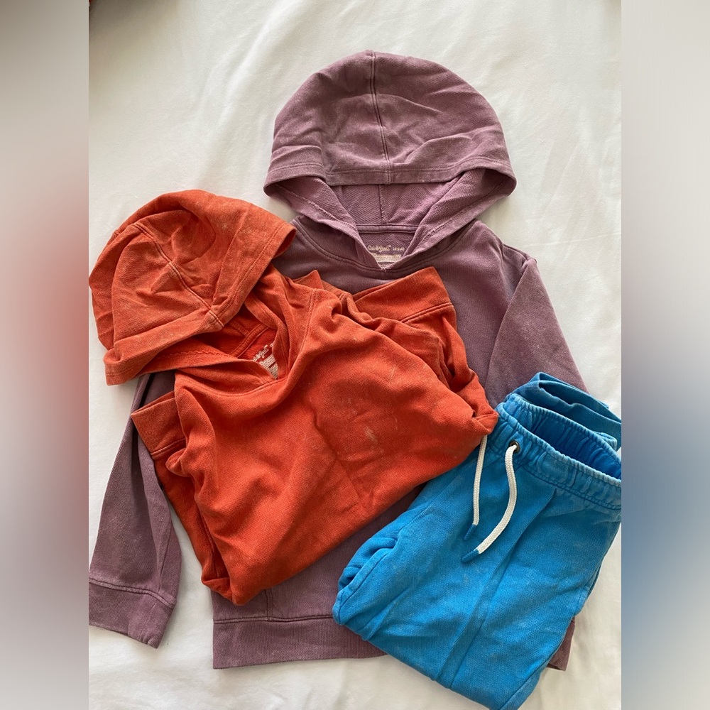 (KIDS) Multicolor Cat & Jack Distressed Pants+ Two hoodies. Size XS